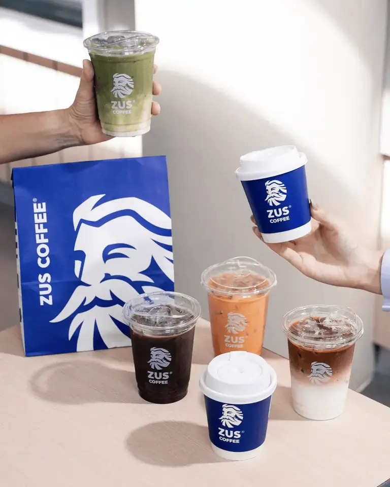 Table with ZUS Coffee drinks